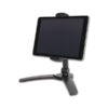 PTT101_1-1 Supporto per telefono e tablet installato su cruscotto di camper in viaggio, con smartphone visibile.