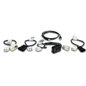 RIS9200_1-1 Strumento di diagnostica AUTOTERM per riscaldatori diesel, display con informazioni tecniche e connettore di interfaccia.
