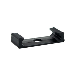 RIS9336_1-1 Gancio per involucro plastica nero per copertura riscaldatore a gasolio, dettaglio primo piano