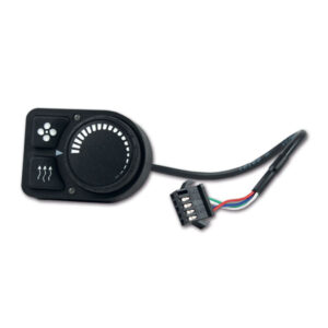 RIS9410_2-1 Pannello di controllo PU-5 montato su una parete interna di un camper, con i cavi di connessione visibili e ben organizzati.