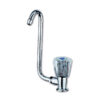 RUB2125_1-1 Rubinetto singolo destro Cristal con canna abbattibile installato su un lavello da camper.