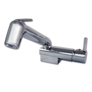 RUB3020_1-1 Miscelatore doccetta estraibile cromato installato in un lavello da camper, con rubinetto flessibile.