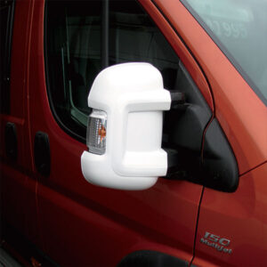 Dettaglio delle robuste protezioni per specchietti Ducato X250, colore bianco, primo piano del materiale.