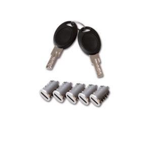 SRT1038EH_1-1 Kit 5 cilindri 2 chiavi HSC per serrature camper e caravan, dettaglio delle chiavi e dei cilindri per una sicurezza unificata.