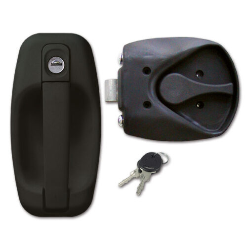 Dettaglio della serratura 1115 completa nera installata su una porta di camper, evidenziando il meccanismo di chiusura e la robustezza del design.
