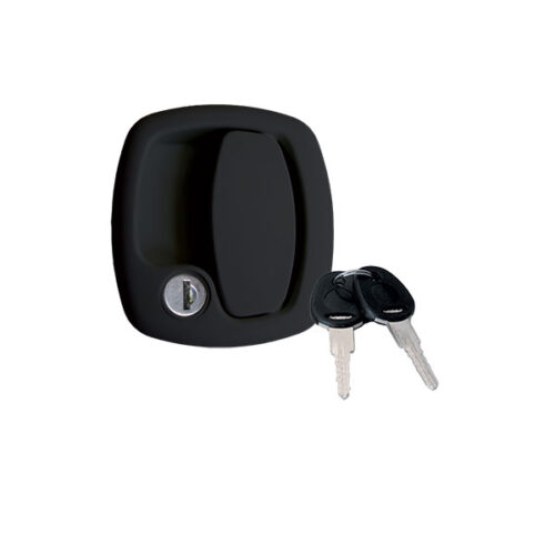 SRT1300NPE_1-1 Dettaglio della maniglia esterna 1200 nera con cilindro e chiavi New System montata su un portellone di camper.