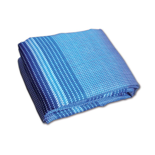 STM5014_1-1 Stuoia blu chiaro 500 gr 250 x 400 cm stesa su erba, ideale per area patio camper.