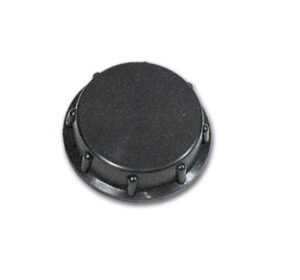 Tappo femmina F 1/2" in primo piano, evidenziando la filettatura e il materiale resistente per impianti idraulici camper.