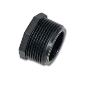 Dettaglio ravvicinato di un tappo maschio 1"1/2 in plastica, con filettatura ben visibile.