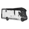 TCM365_3-1 Immagine laterale della Camper Cover 12 M che copre un caravan, evidenziando la perfetta aderenza e le dimensioni generose.