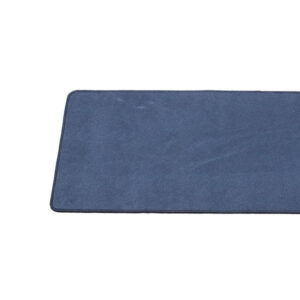 TPL250G_2-1 Interno di un veicolo ricreazionale con il tappeto per corridoio grigio, che offre comfort e praticità.