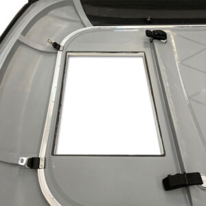 Dettaglio della predisposizione per oblò, accessorio essenziale per il montaggio di aperture sul tetto del camper.