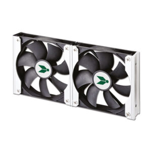 VEN02_1-1 Ventole frigo VENTO NG 120 BRUNNER S.R.L. con pannello, installate su camper per migliorare il raffreddamento.