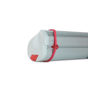Accessorio per tendalino Safety Strip installato su caravan, garantisce stabilità e sicurezza.