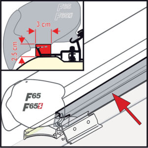 Dettaglio del Kit Rain Guard Van FIAMMA installato su furgone, per deviare l'acqua piovana.