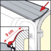 VRA1009_1-1 Dettaglio del Kit Rain Guard L • 550 cm di FIAMMA S.P.A. installato su un tendalino camper, che mostra la deviazione dell'acqua piovana.