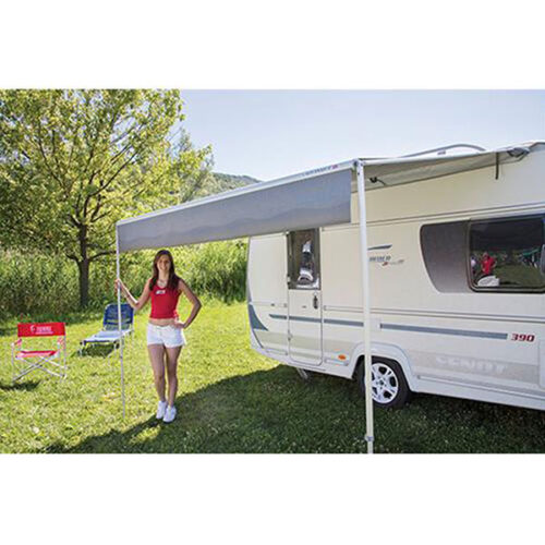 Shade Sun View FIAMMA installato su tendalino di un camper, offre ombra e privacy in campeggio.