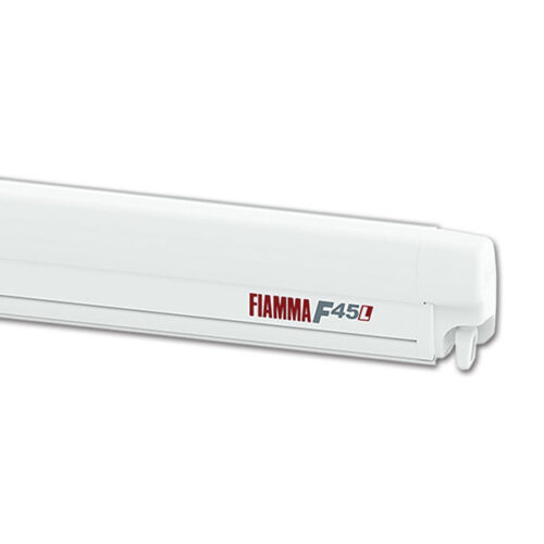 Tendalino F45 L 550 Polar White / Royal Blue di FIAMMA S.P.A. esteso su camper, offrendo ampia ombra laterale.