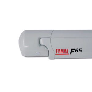 Dettaglio del Motor Kit F65 L Titanium FIAMMA S.P.A. installato su un tendalino per camper, evidenziando il meccanismo di azionamento.