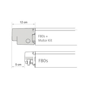 Panoramica del tendalino Fiamma F80S esteso con il Motor Kit Plus in funzione