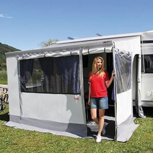 Privacy Room 320 • 245-280 • F65 FIAMMA S.P.A. installata su camper per estensione dello spazio abitativo esterno.