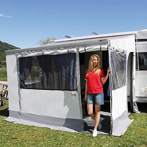 Privacy Room 320 • 245-280 • F65 FIAMMA S.P.A. installata su camper per estensione dello spazio abitativo esterno.