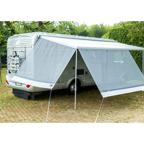 Parete frontale Blocker 350 • 140 cm FIAMMA montata su tendalino di camper, offre ombra e privacy.