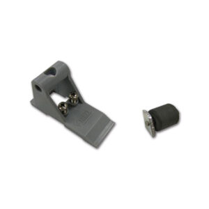 VRP3004_1-1 Kit Side Omnistor 4900/Tristor2 installato su tenda da sole FIAMMA, offre protezione laterale e privacy per camper.