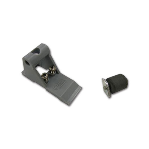 Kit Side Omnistor 4900/Tristor2 installato su tenda da sole FIAMMA, offre protezione laterale e privacy per camper.