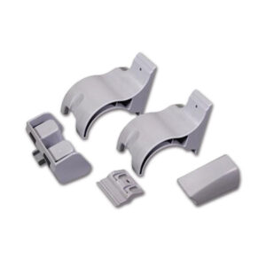 Kit Side F70 installato su un tendalino FIAMMA S.P.A., offre protezione e privacy all'esterno del camper.