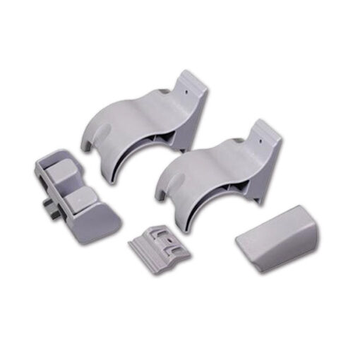Kit Side F70 installato su un tendalino FIAMMA S.P.A., offre protezione e privacy all'esterno del camper.
