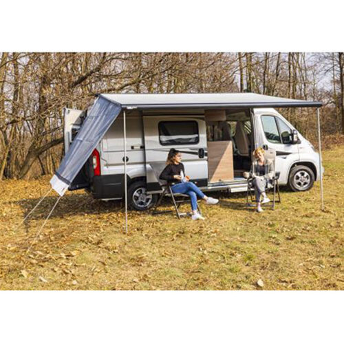 VRP3201_1-1 Pannello laterale Sun View Side F45 montato su tendalino Fiamma, offre protezione solare e privacy per camper.