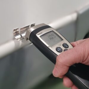 Dispositivo di controllo infiltrazioni per camper, monitoraggio umidità e prevenzione danni strutturali.