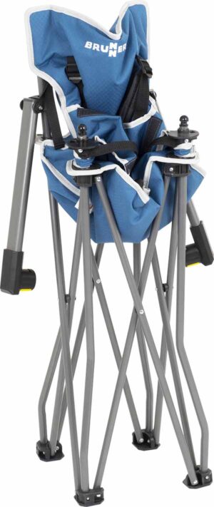 0404191N.C73_4-1 Action Baby Equiframe in uso come base per un tavolo da campeggio, con accessori per l'outdoor