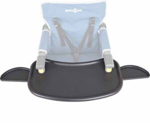 0404191N.C73_9-1 Action Baby Equiframe accanto a un camper, integrato perfettamente nell'allestimento esterno