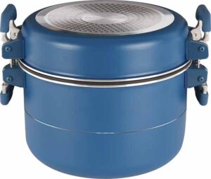 Pentola media del set Carezza Magnetogrip sul fornello, manico agganciato