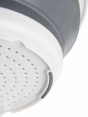 Primo piano sui materiali del Fold-Away Colander: silicone alimentare e plastica resistente