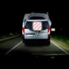 Cartello carichi sporgenti con fori di fissaggio per una facile installazione